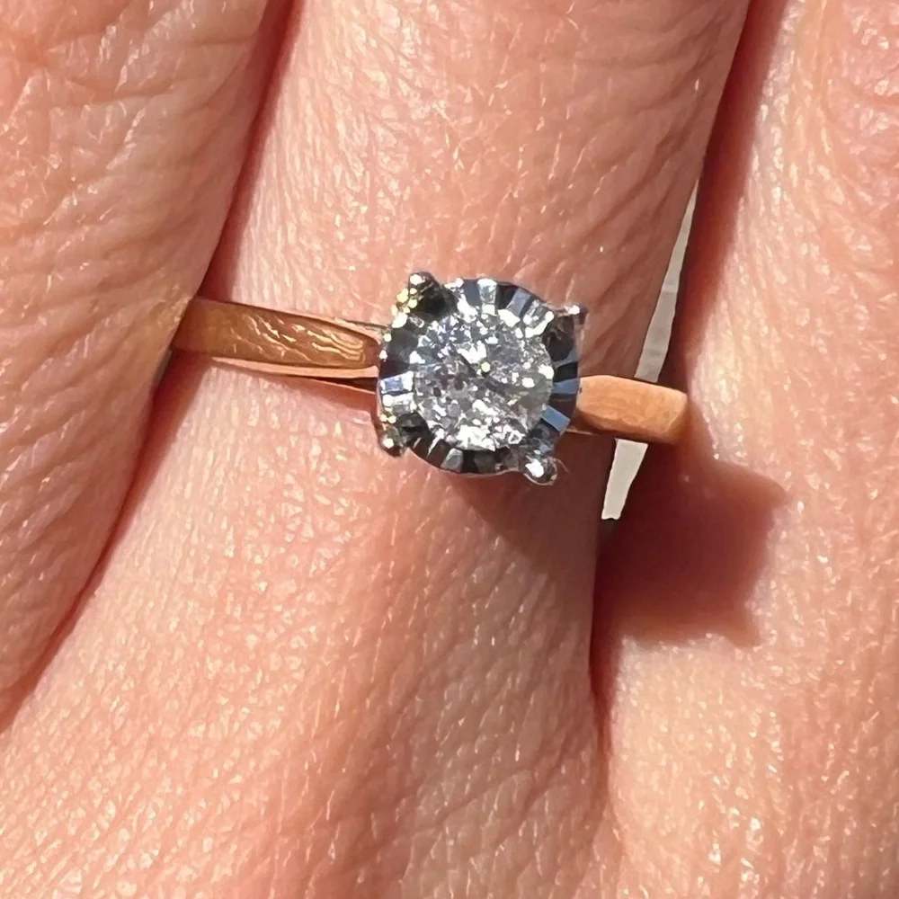 10K yellow gold 1/2 Carat T.W. Round Diamond Solitaire Ring size 7 - Picture 1 of 15